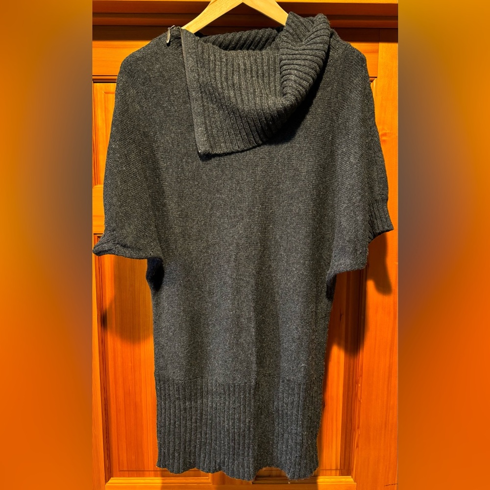 Winter Close Out! BUCKLE
Grey Sweater, Logix Brand. Size L